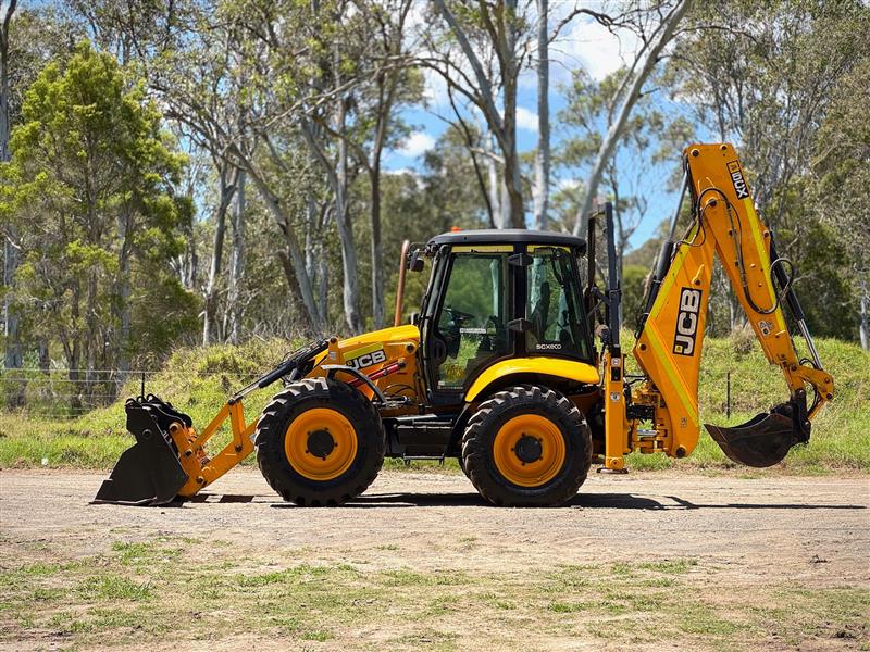 Photo 3. JCB 5CX backhoe loader