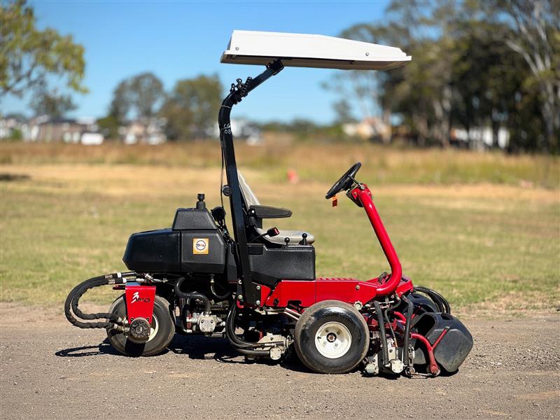 Photo 2. Toro Greensmaster 3150 greens cylinder reel golf course ride on lawn mower
