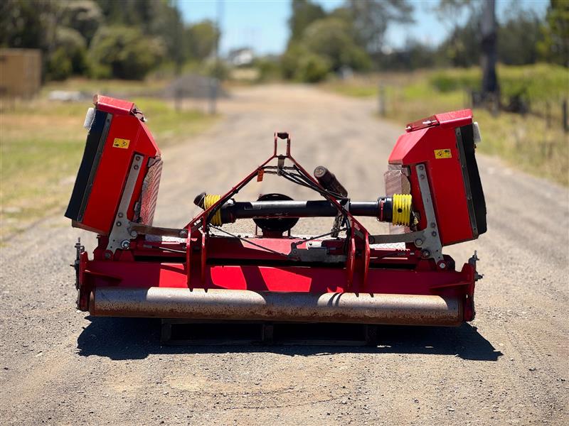 Photo 5. Howard Trimax Stealth S3 11ft/3.4m slasher