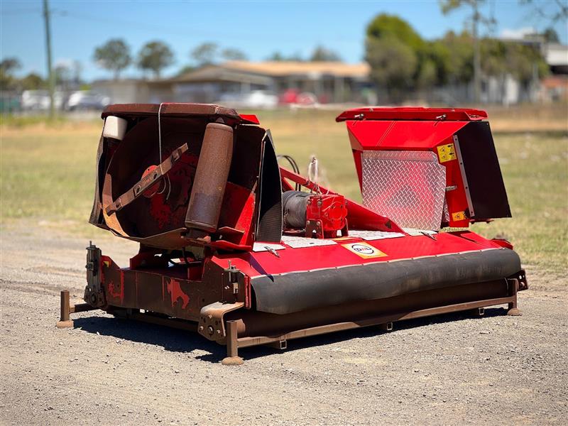 Photo 5. Howard Trimax Stealth S3 11ft/3.4m slasher