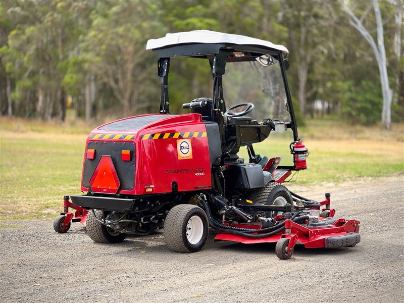 Photo 3. Toro Groundsmaster 4000D Diesel Ride on lawn mower