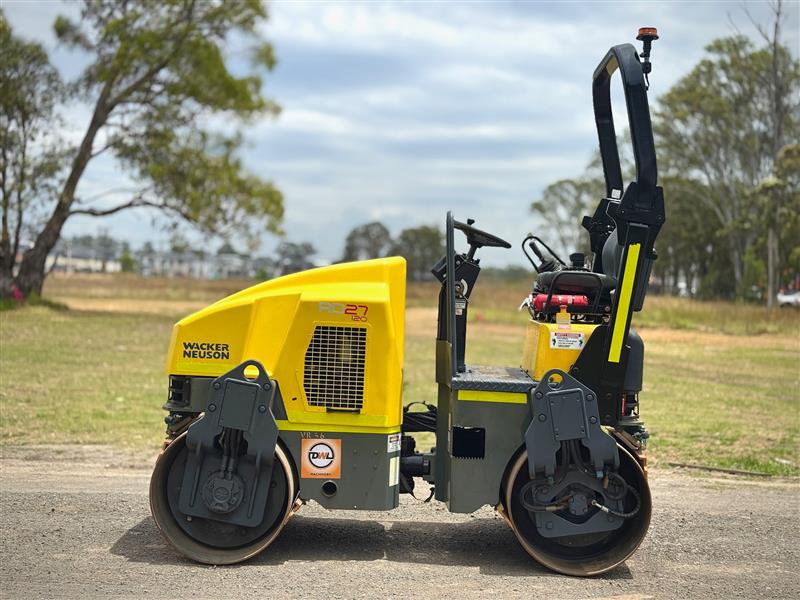 Photo 4. Wacker Neuson RD27-120 smooth drum roller