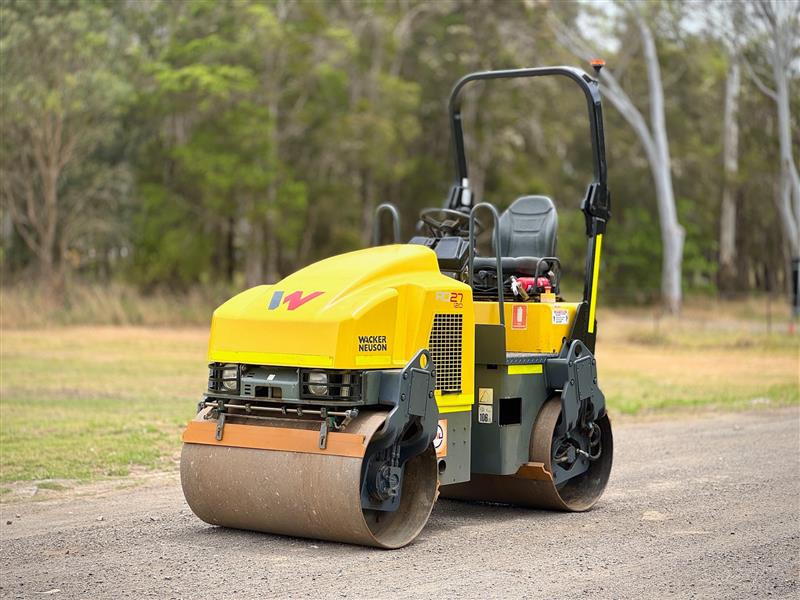 Photo 5. Wacker Neuson RD27-120 smooth drum roller
