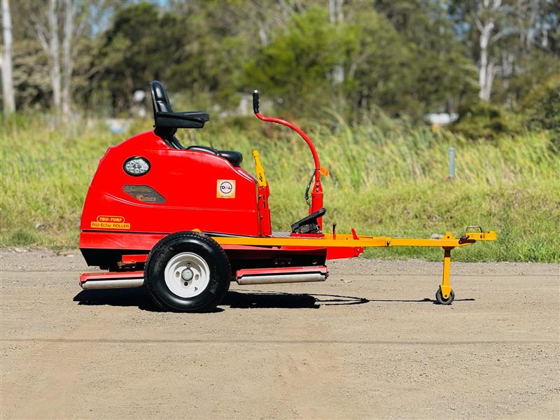 Photo 3. Tru Turf - R52 ELTAC golf greens turf roller