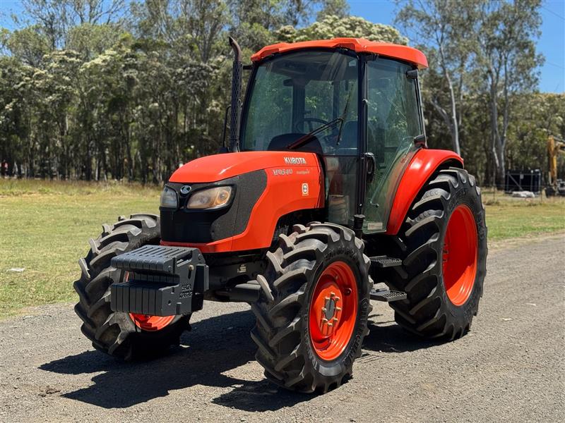Photo 3. Kubota M9540DHC diesel 4x4 AWD farm tractor