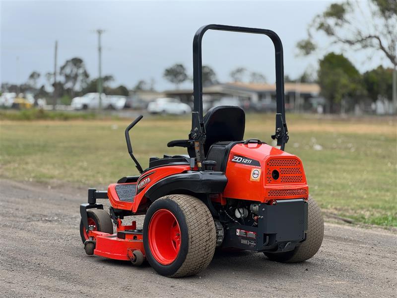 Photo 2. Kubota ZD1211 commercial diesel zero turn ride on lawn mower