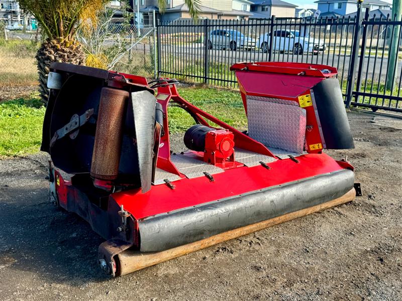 Photo 4. Howard Trimax Stealth S3 slasher