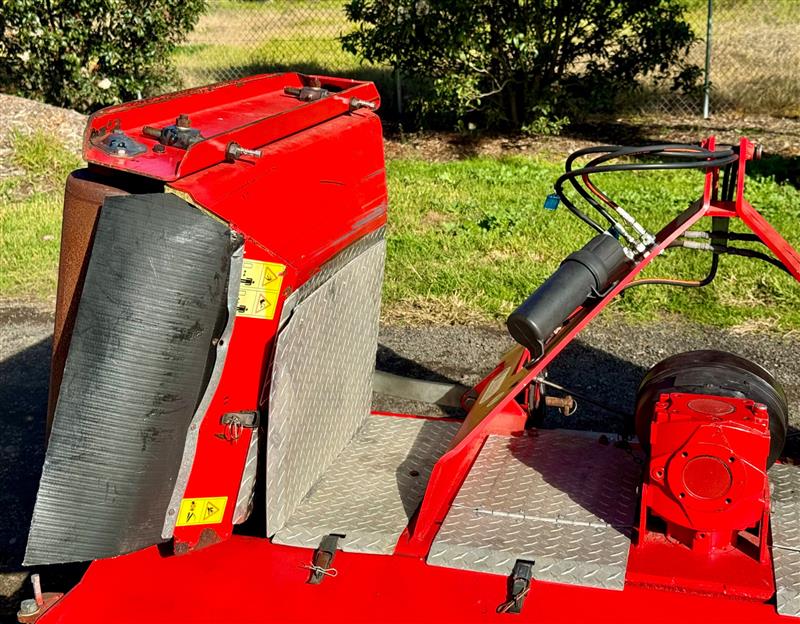 Photo 2. Howard Trimax Stealth S3 slasher