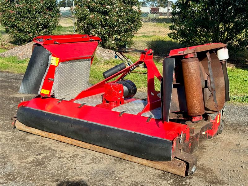 Photo 4. Howard Trimax Stealth S3 slasher