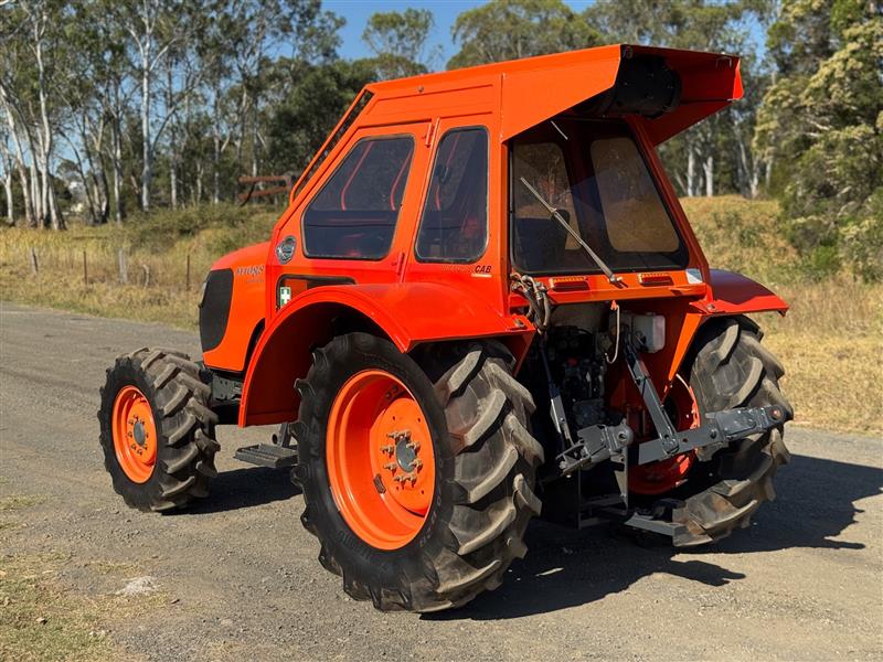 Photo 4. Kubota M108S 4wd FWA A/C cab tractor