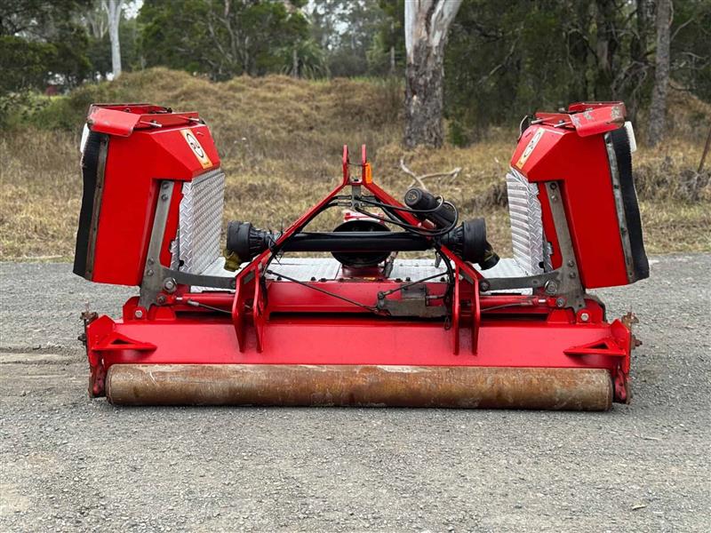 Photo 4. Howard Trimax Stealth S3 11ft/3.4m slasher