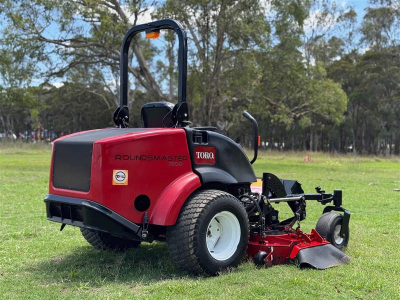 Photo 4. Toro Groundsmaster 7200 diesel commercial zero turn ride on lawn mower