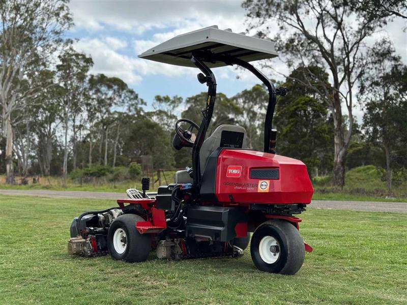 Photo 2. Toro Greensmaster 3370 E-Triflex greens cylinder reel golf course ride on lawn mower