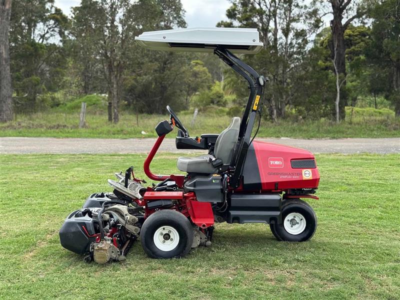Photo 5. Toro Greensmaster 3370 E-Triflex greens cylinder reel golf course ride on lawn mower