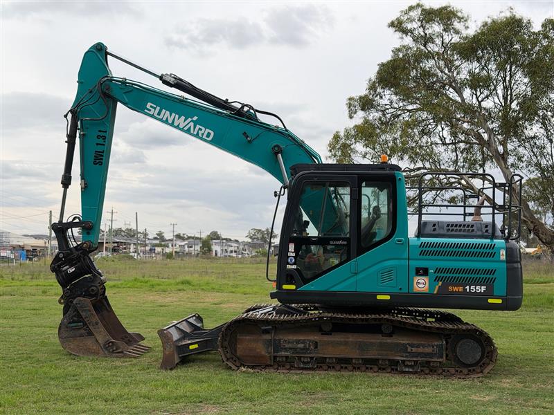 Photo 3. Sunward SWE155F-5 15.2T excavator