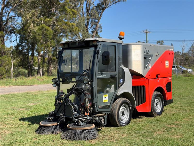 Photo 3. Hako Citymaster 1600 & Scrubber industrial sweeper