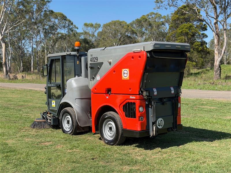Photo 5. Hako Citymaster 1600 & Scrubber industrial sweeper
