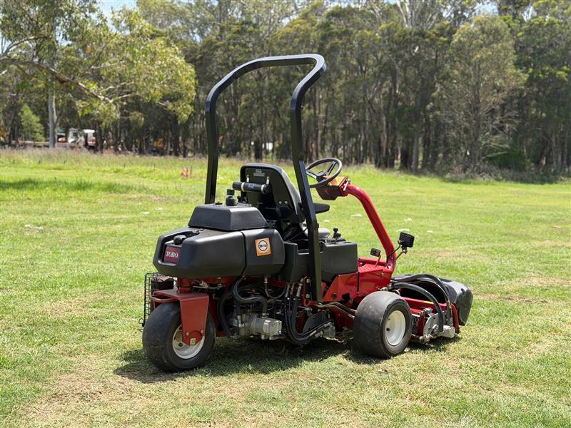 Photo 3. Toro Greensmaster 3150Q greens cylinder reel golf course ride on lawn mower