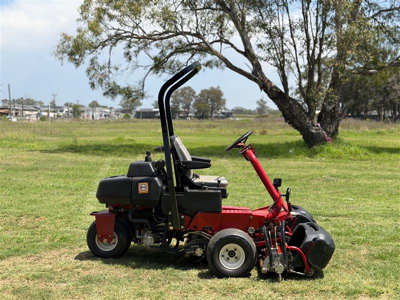 Photo 5. Toro Greensmaster 3150Q greens cylinder reel golf course ride on lawn mower