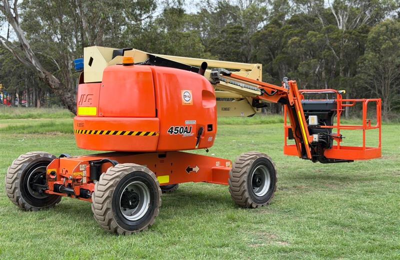 Photo 4. JLG 450AJ 45ft 13.7m knuckle boom scissor lift elevated work platform
