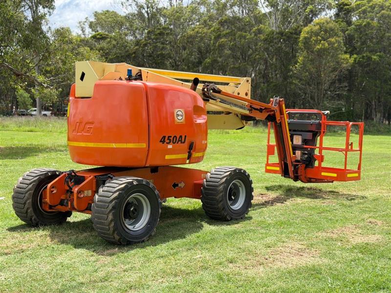 Photo 3. JLG 450AJ 45ft 13.7, knuckle boom scissor lift elevated work platform