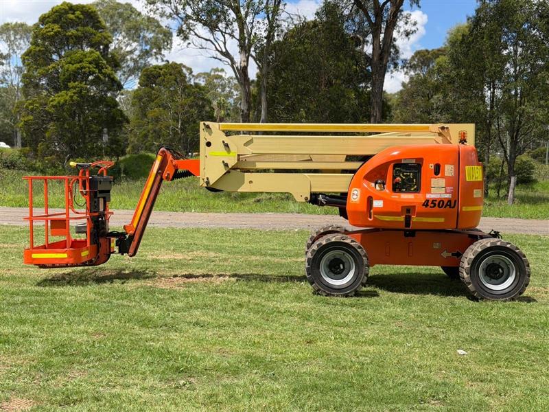 Photo 4. JLG 450AJ 45ft 13.7, knuckle boom scissor lift elevated work platform