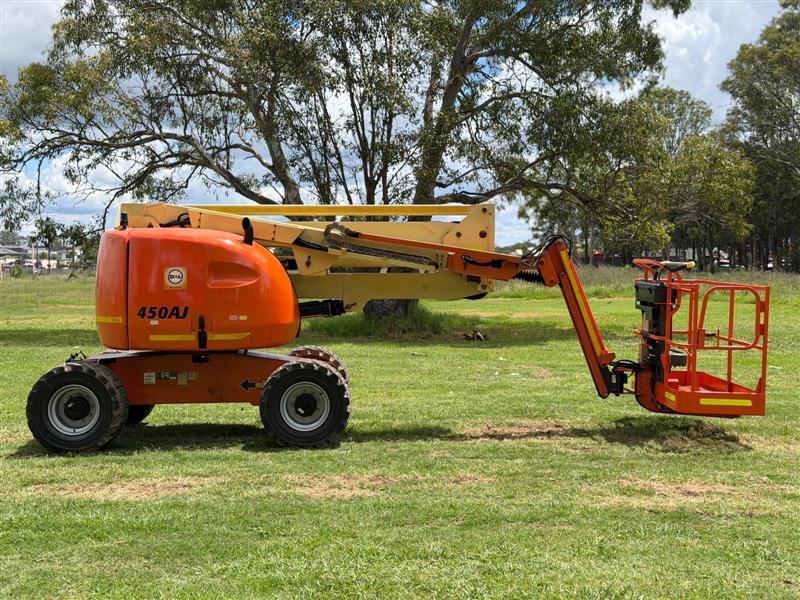 Photo 5. JLG 450AJ 45ft 13.7, knuckle boom scissor lift elevated work platform