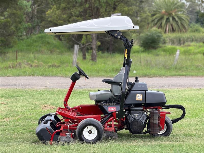 Photo 2. Toro Greensmaster 3150Q greens cylinder reel golf course ride on lawn mower