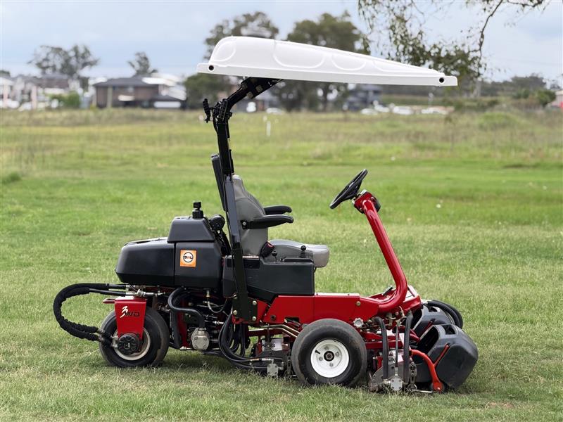 Photo 3. Toro Greensmaster 3150Q greens cylinder reel golf course ride on lawn mower