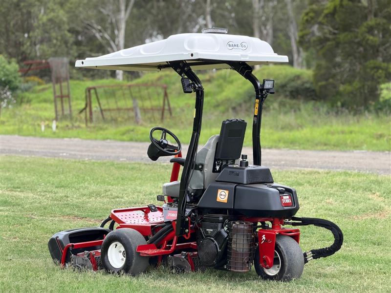 Photo 4. Toro Greensmaster 3150Q greens cylinder reel golf course ride on lawn mower
