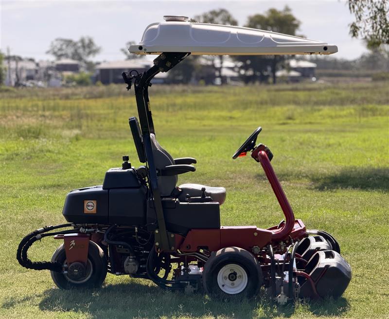 Photo 4. Toro Greensmaster 3150Q greens cylinder reel golf course ride on lawn mower