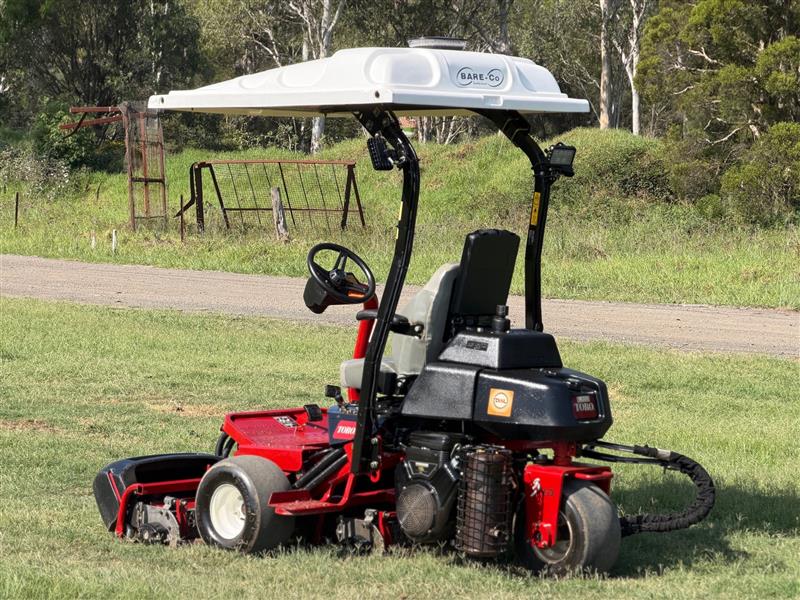 Photo 5. Toro Greensmaster 3150Q greens cylinder reel golf course ride on lawn mower