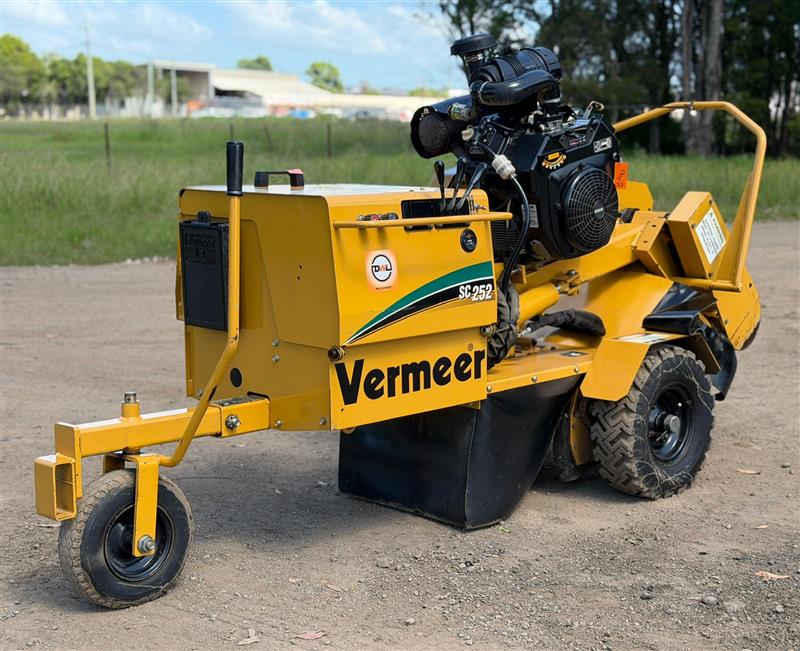 Photo 3. Vermeer SC252 self propelled stump grinder