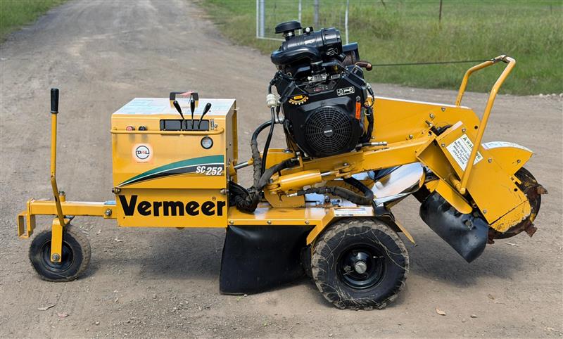 Photo 4. Vermeer SC252 self propelled stump grinder