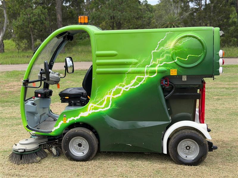 Photo 3. Conquest Ecosweep 360 industrial sweeper