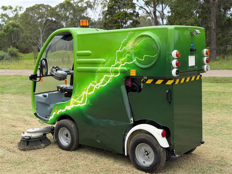 Photo 4. Conquest Ecosweep 360 industrial sweeper