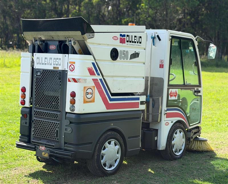Photo 2. Dulevo 850 road street factory car park diesel sweeper