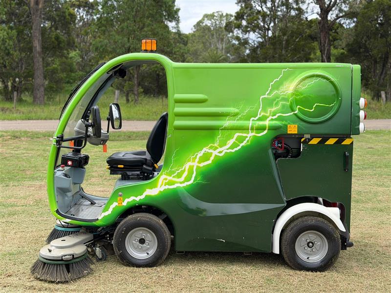 Photo 3. Conquest Ecosweep 360 industrial sweeper