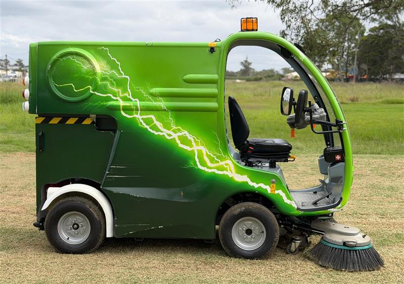 Photo 4. Conquest Ecosweep 360 industrial sweeper