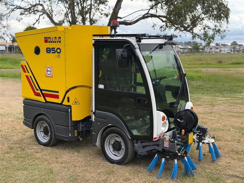 Photo 3. Dulevo 850 EV6 road street factory car park diesel sweeper