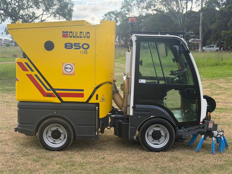 Photo 4. Dulevo 850 EV6 road street factory car park diesel sweeper
