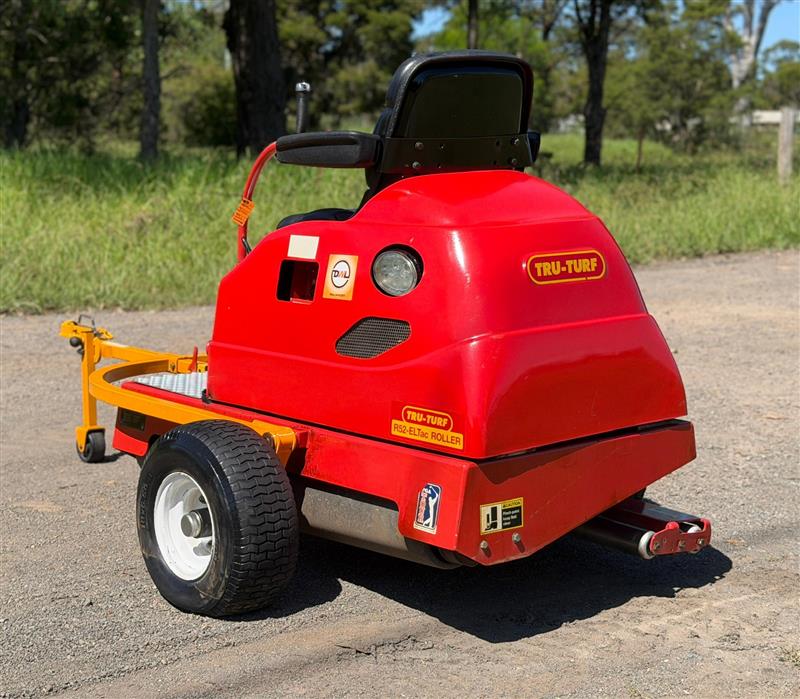 Photo 3. Tru Turf R52 eltac golf greens turf roller land packer