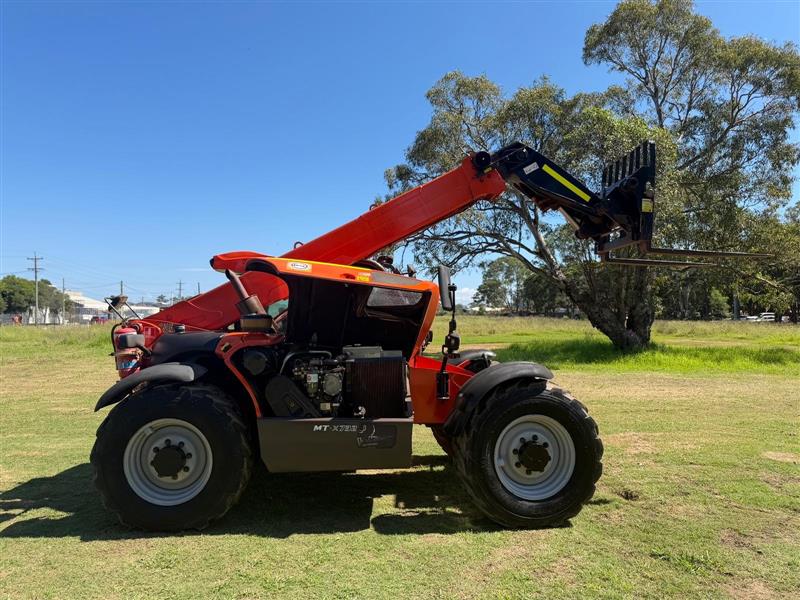 Photo 4. Manitou MT-X 732 3.2t 7m telehandler