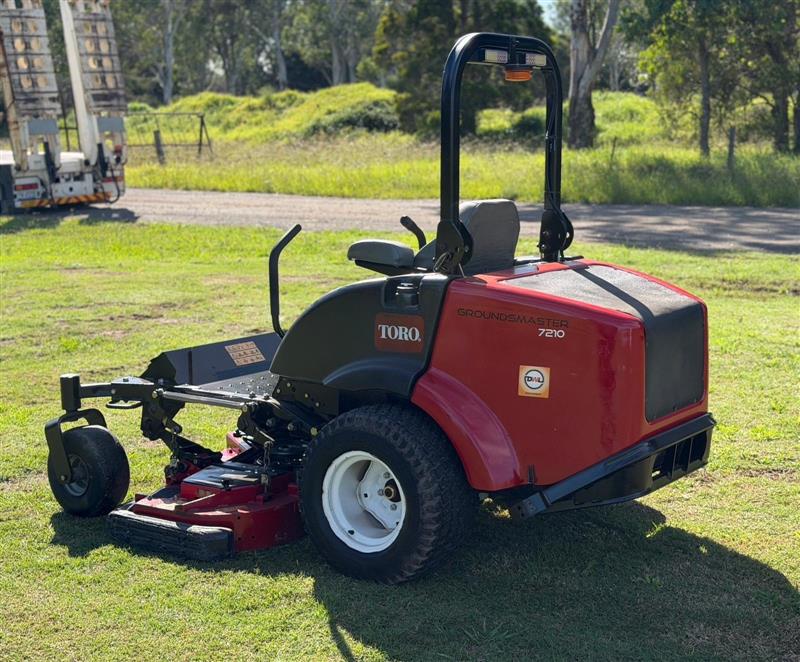 Photo 3. Toro Groundsmaster 7200 diesel commercial zero turn ride on lawn mower
