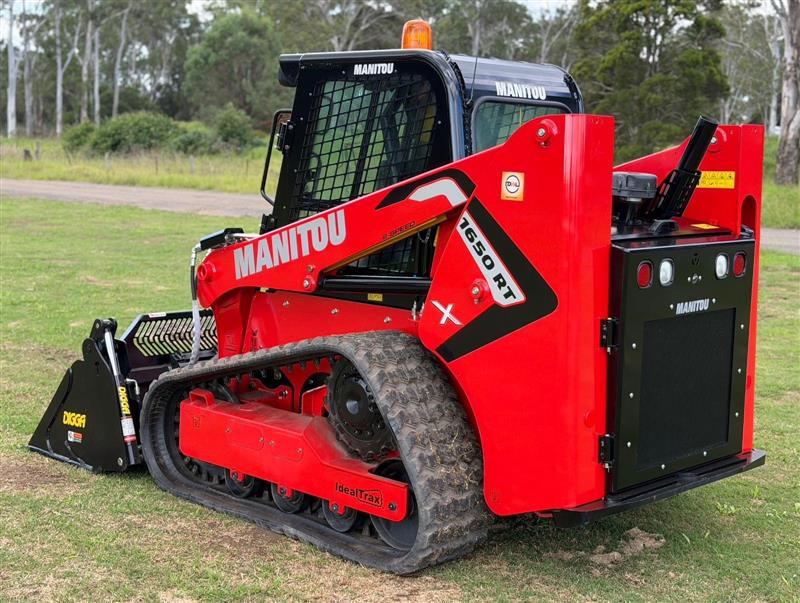 Photo 3. Manitou 1650RT skid steer loader