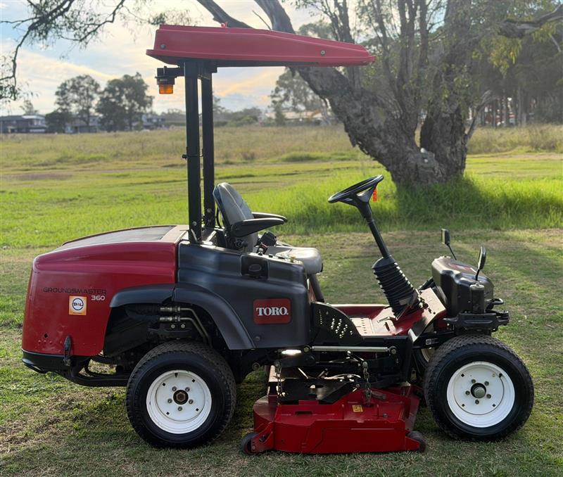 Photo 3. Toro Groundsamster 360 72inch ride on diesel commercial zero turn lawn mower