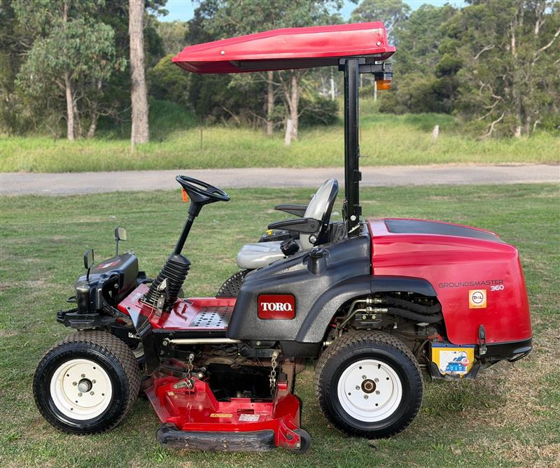Photo 5. Toro Groundsamster 360 72inch ride on diesel commercial zero turn lawn mower