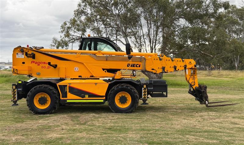 Photo 2. Dieci Pegasus 50.21 all terrain 360 degree rotating telehandler