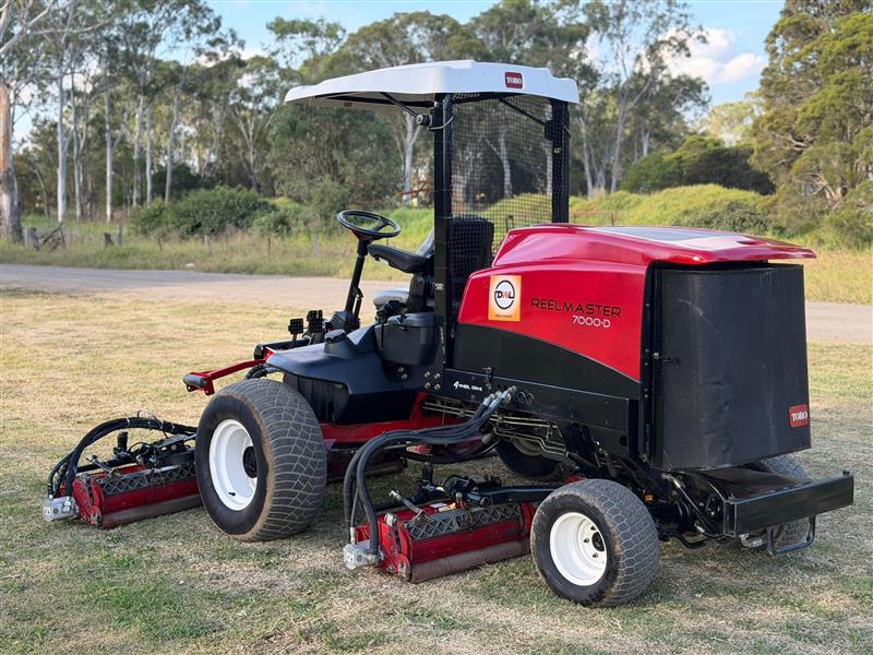 Photo 2. Toro Reelmaster 7000D ride on fairway cylinder reel greens golf course lawn mower
