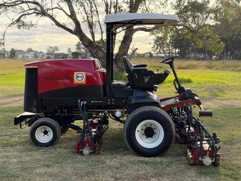 Photo 3. Toro Reelmaster 7000D ride on fairway cylinder reel greens golf course lawn mower